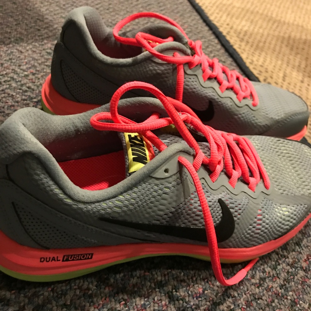 Brand new Nike sneakers - Picture 2 of 2
